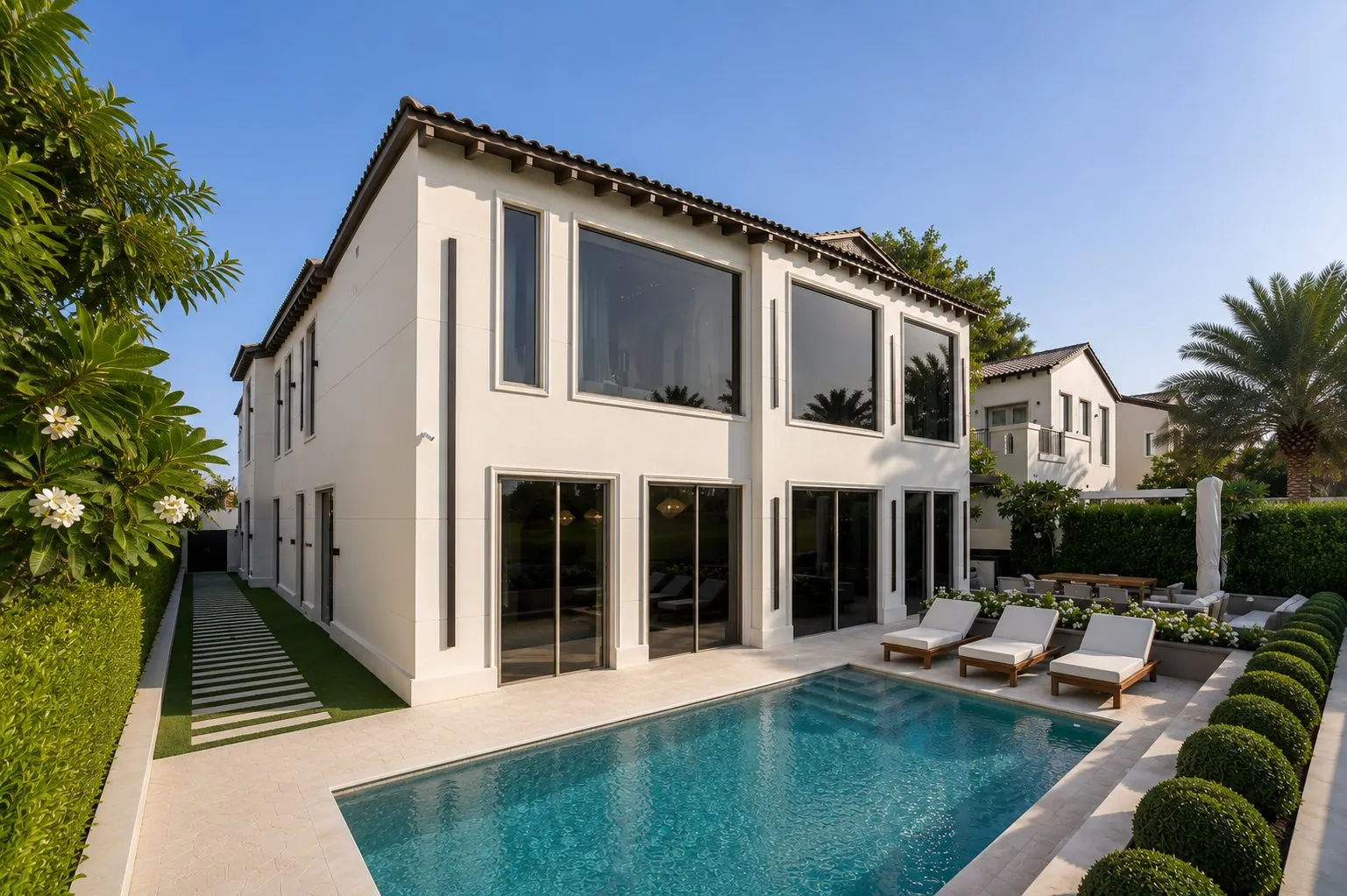 Lake-edge pool and garden