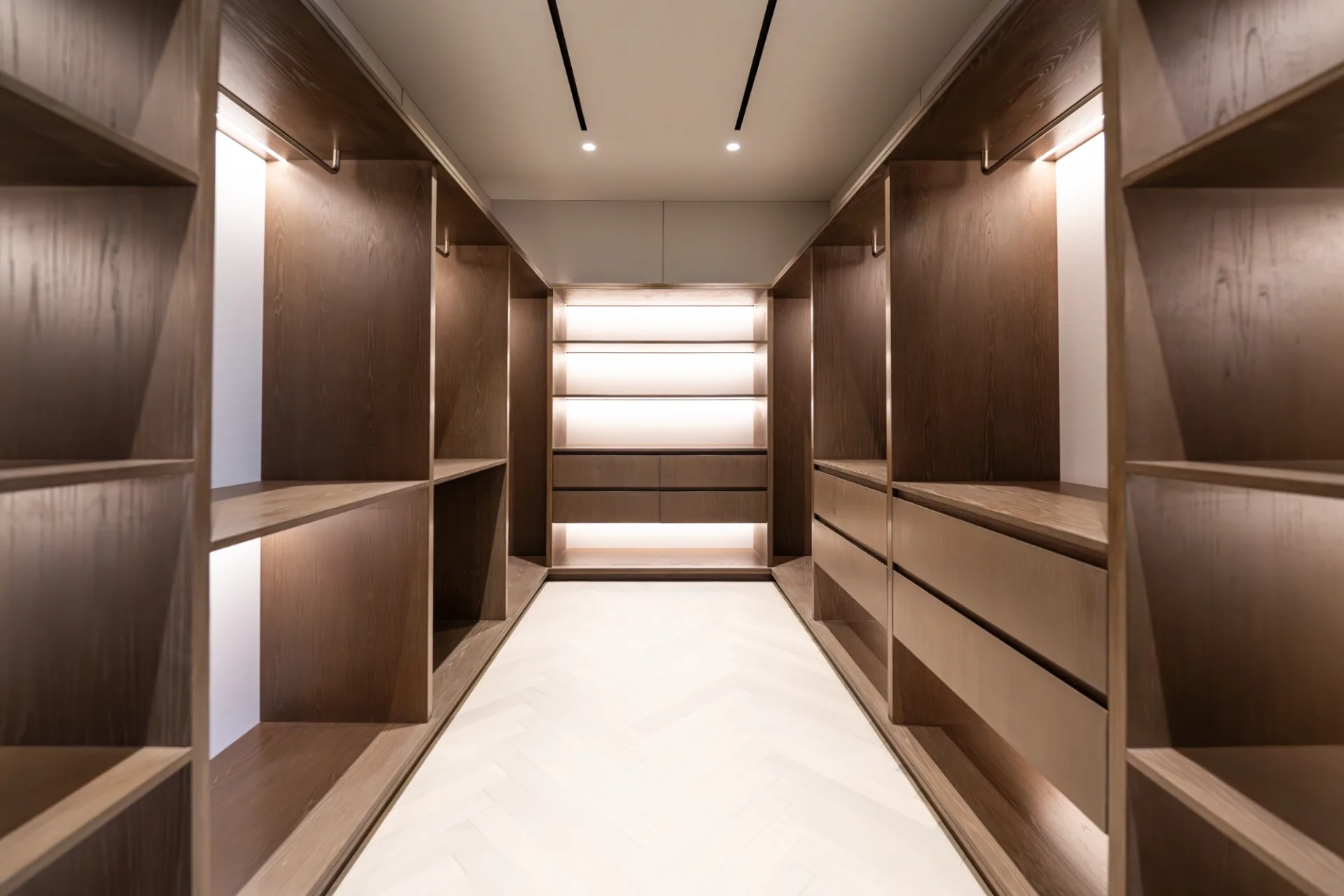 Walk-in dressing room in fumed oak