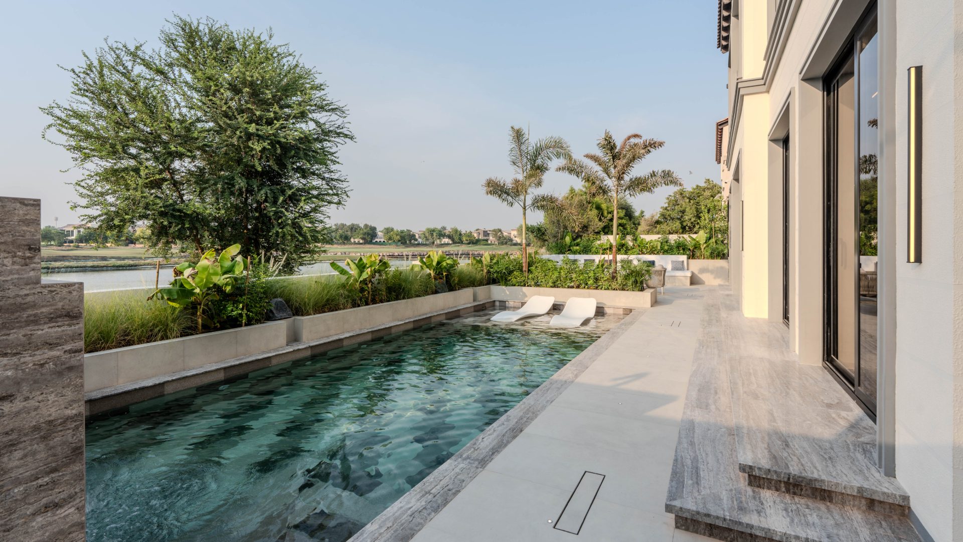 Lake-edge lap pool