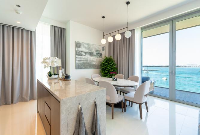 Living area with Palm Jumeirah views, Beach Isle