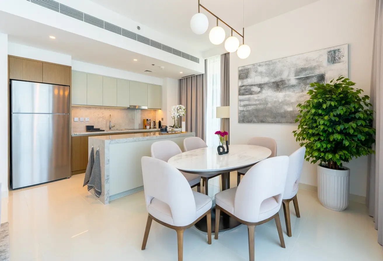 Kitchen & dining area